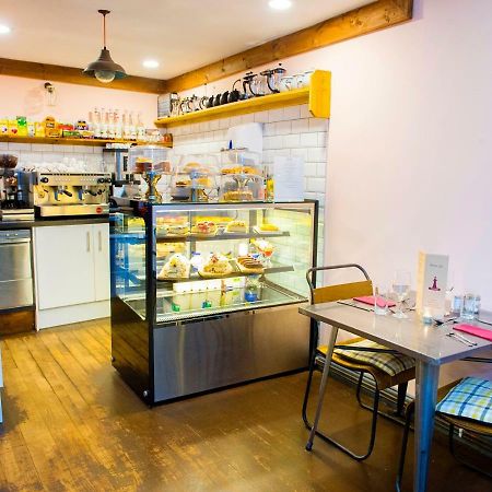 Nik The Greek Bed & Breakfast เบอรีพอร์ต ภายนอก รูปภาพ