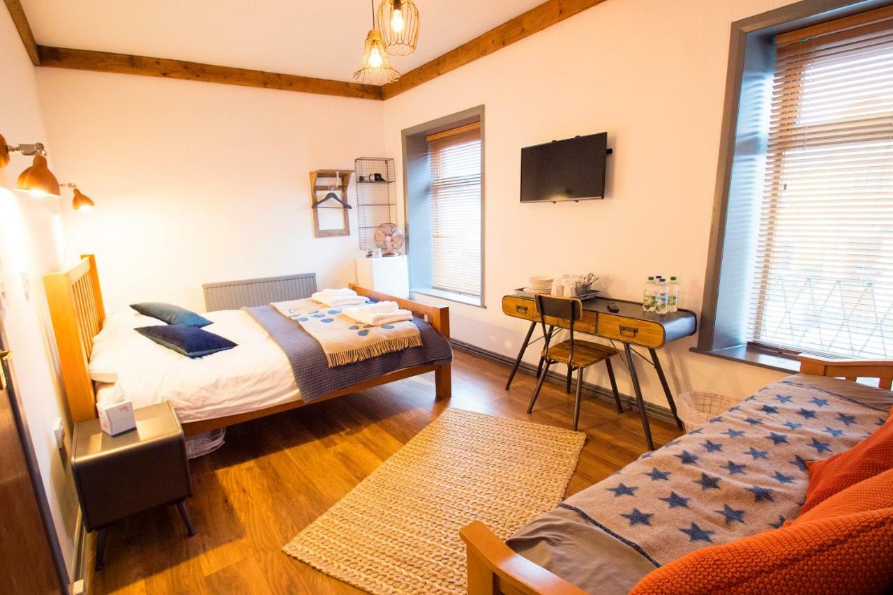Nik The Greek Bed & Breakfast เบอรีพอร์ต ภายนอก รูปภาพ