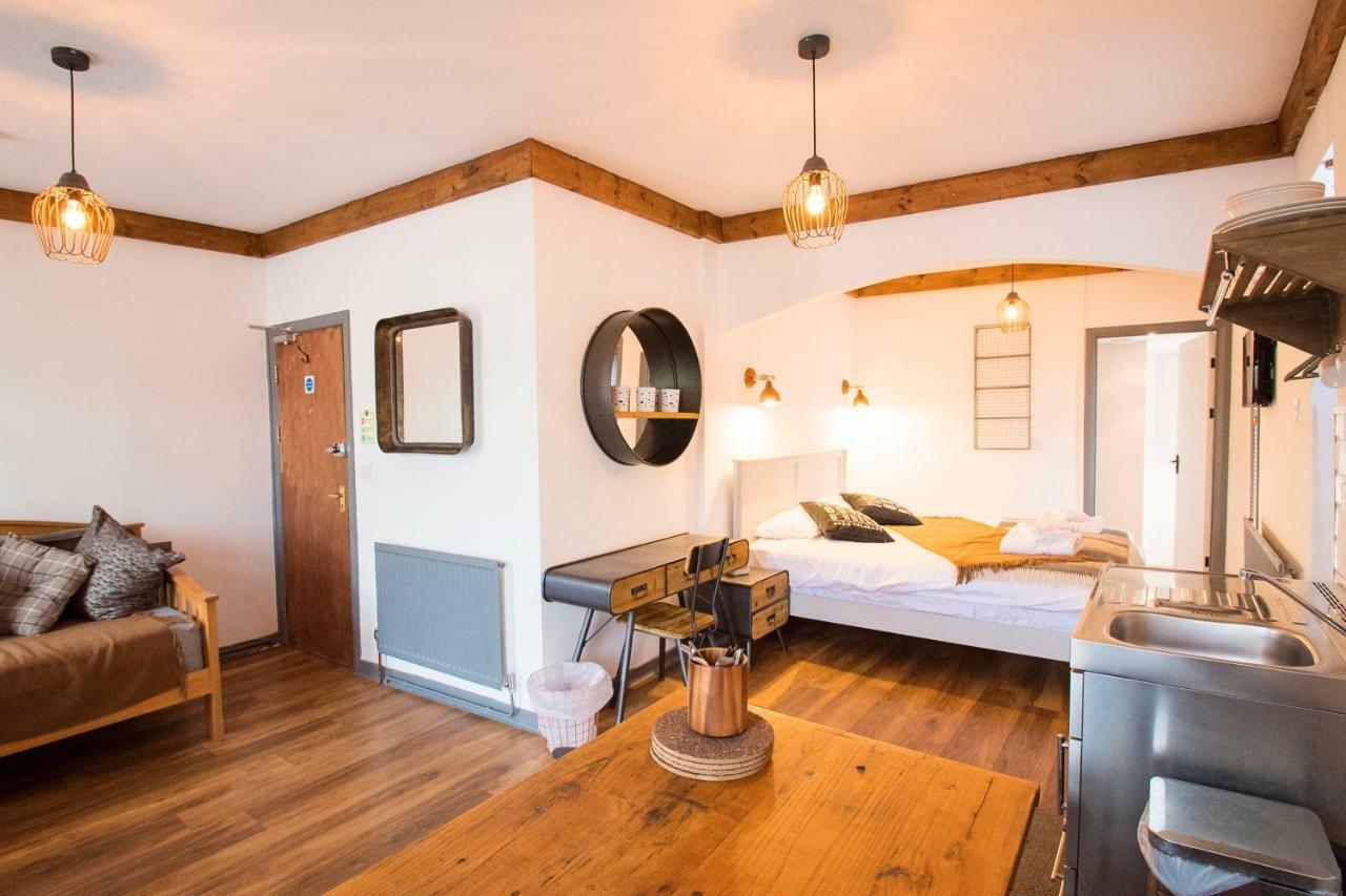 Nik The Greek Bed & Breakfast เบอรีพอร์ต ภายนอก รูปภาพ