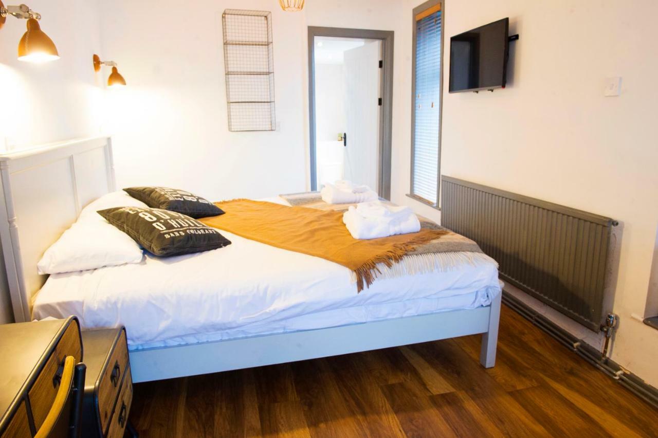 Nik The Greek Bed & Breakfast เบอรีพอร์ต ภายนอก รูปภาพ