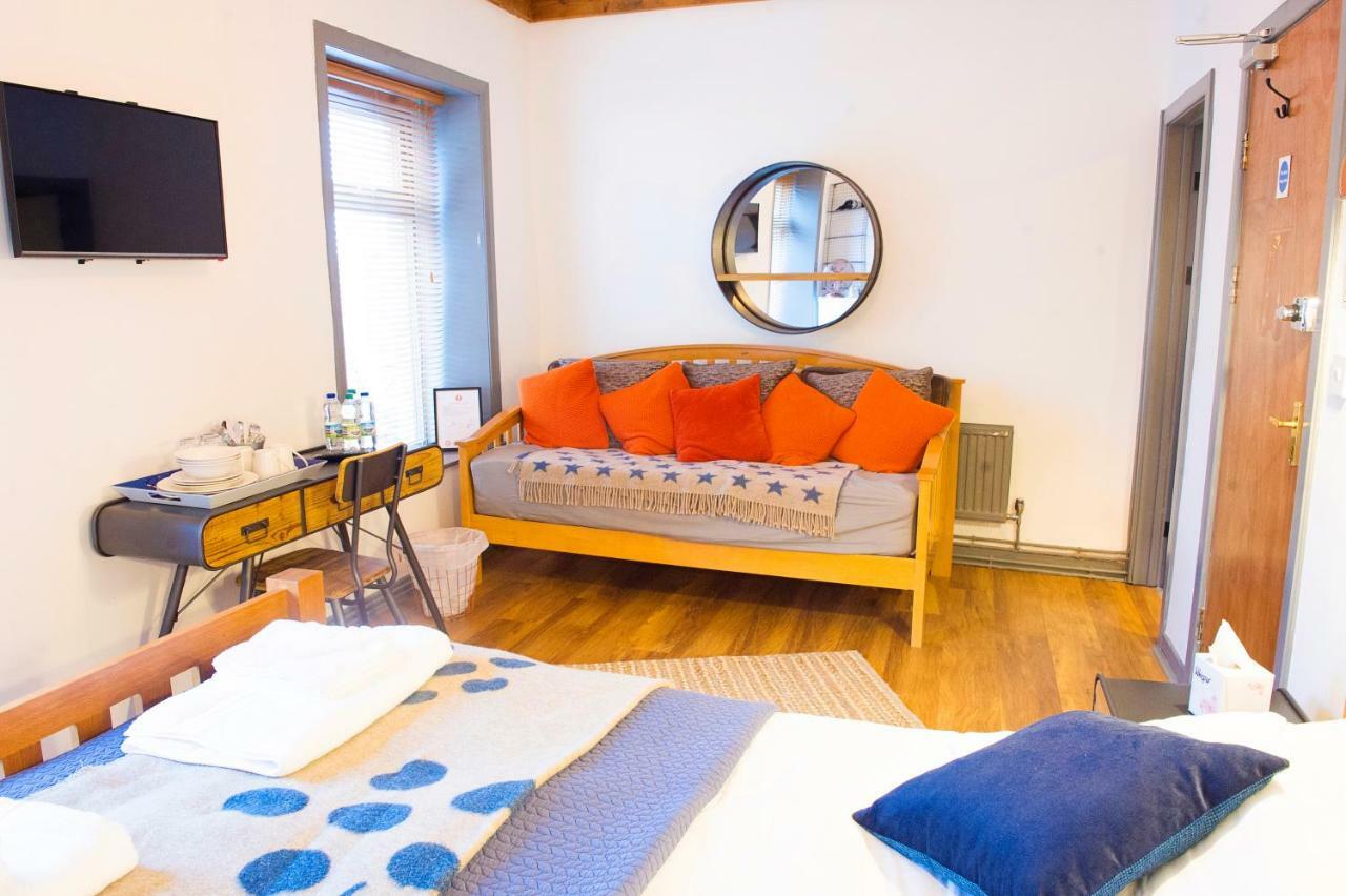 Nik The Greek Bed & Breakfast เบอรีพอร์ต ภายนอก รูปภาพ