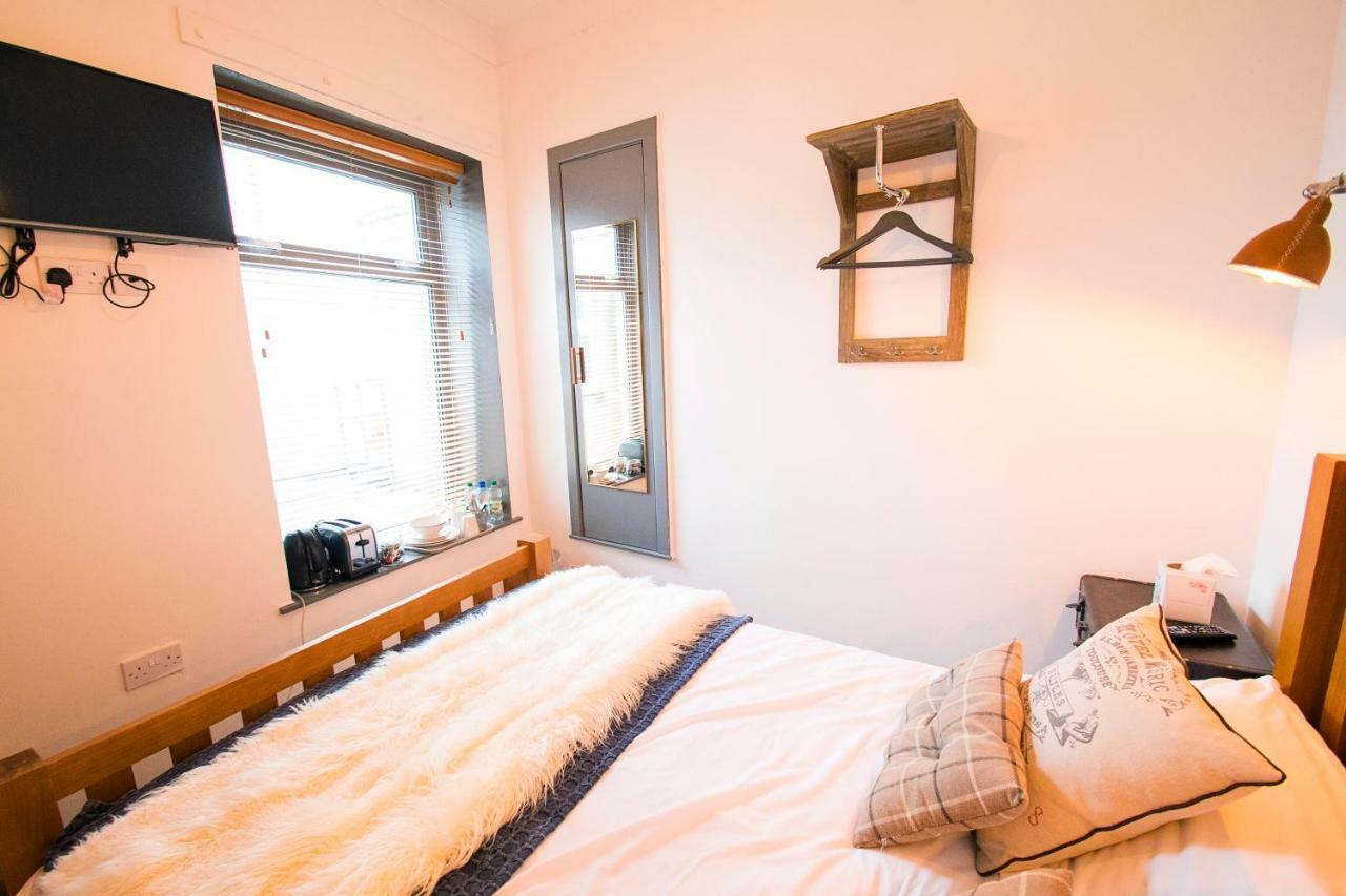 Nik The Greek Bed & Breakfast เบอรีพอร์ต ภายนอก รูปภาพ