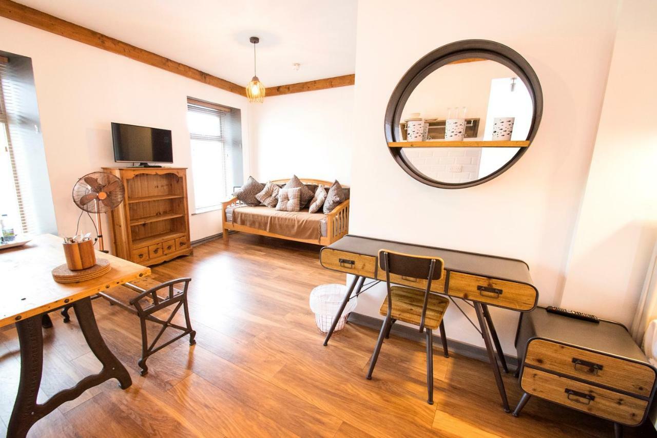 Nik The Greek Bed & Breakfast เบอรีพอร์ต ภายนอก รูปภาพ