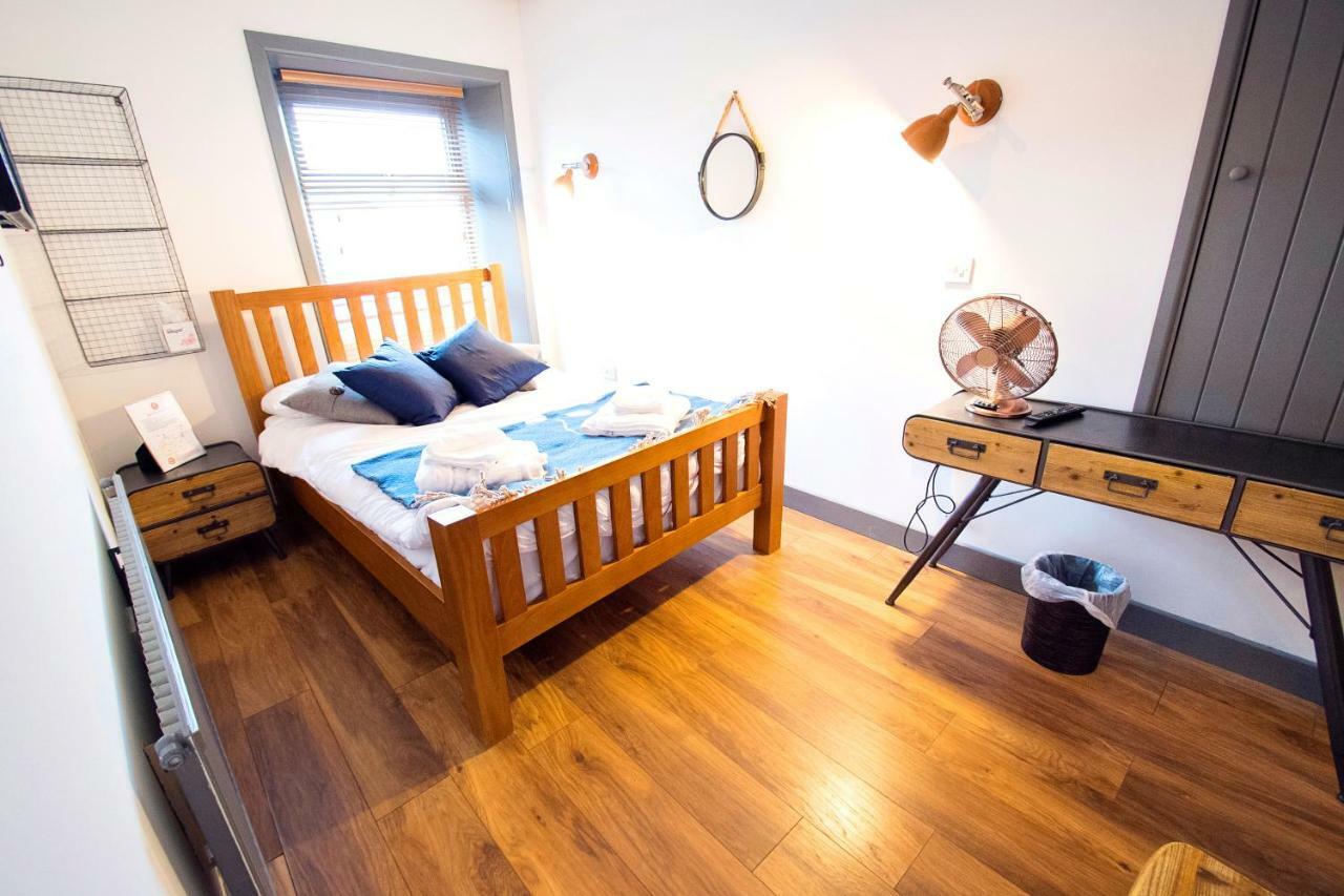 Nik The Greek Bed & Breakfast เบอรีพอร์ต ภายนอก รูปภาพ